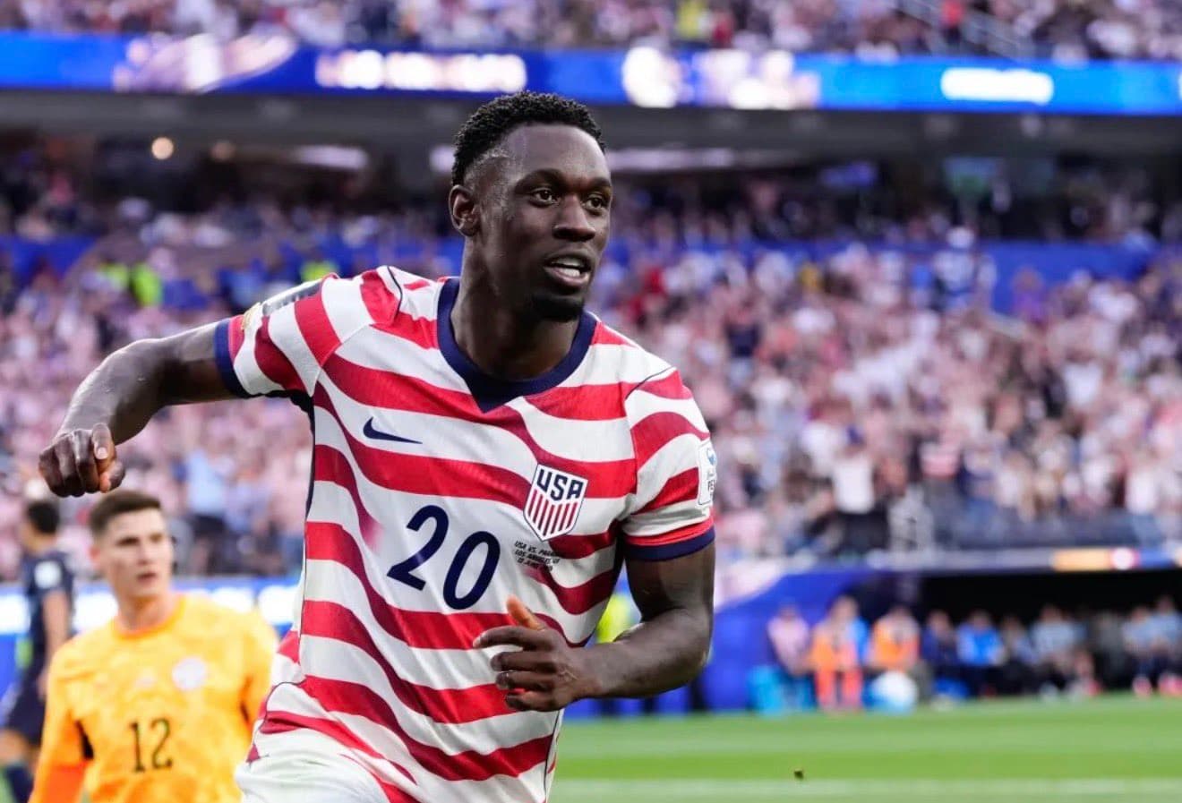 Everton Table Official Bid for Folarin Balogun