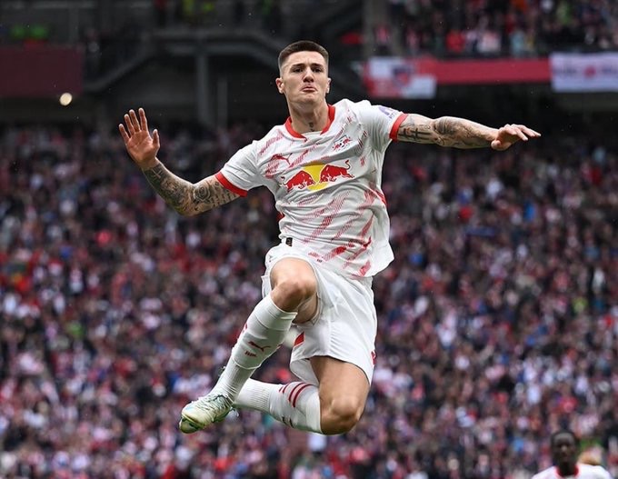 Manchester United in Final Talks for Benjamin Šeško as Striker Prepares to Fly