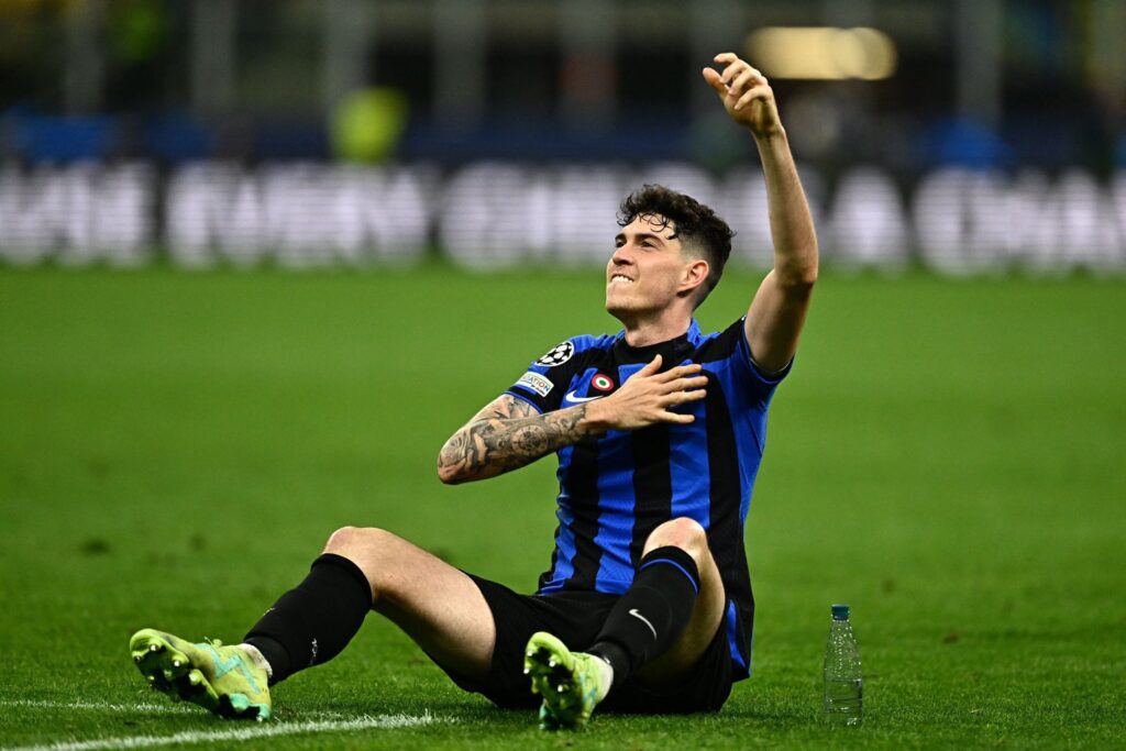 Barcelona pushing for Bastoni deal as Inter set to decide his future