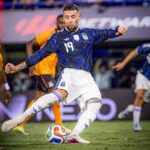 Lionel Messi’s Ultimate Act of Captaincy: Handing Penalty to Retiring Nicolás Otamendi in Final Home Game