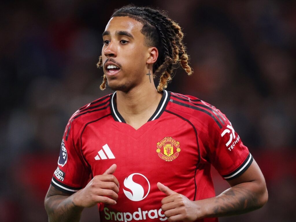 Defensive Crisis: Manchester United Face Chelsea Without Yoro, Maguire, and Martínez